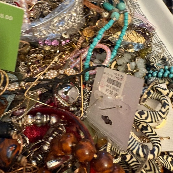 5lbs Assorted Craft Jewelry Broken and Damaged Bag 005 / 4lbs 14oz - Picture 6 of 9